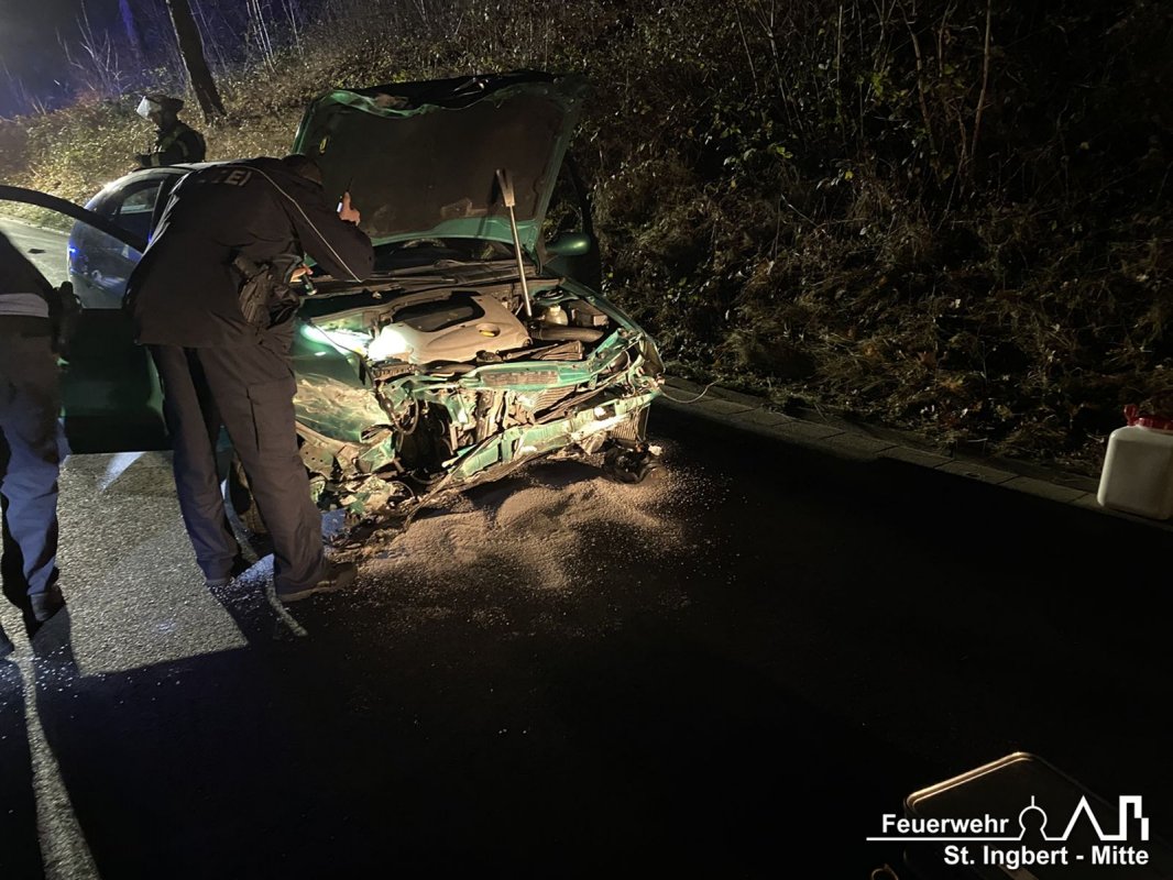 Auslaufende Betriebsstoffe nach VU, Südstraße