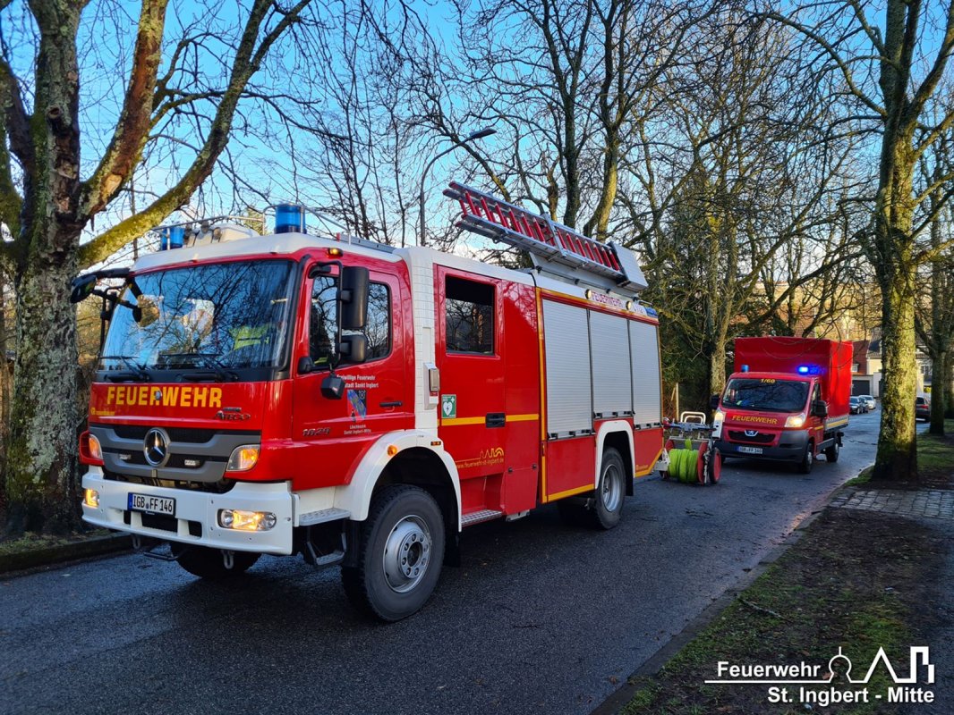 Baum auf Fahrbahn, Am alten Friedhof