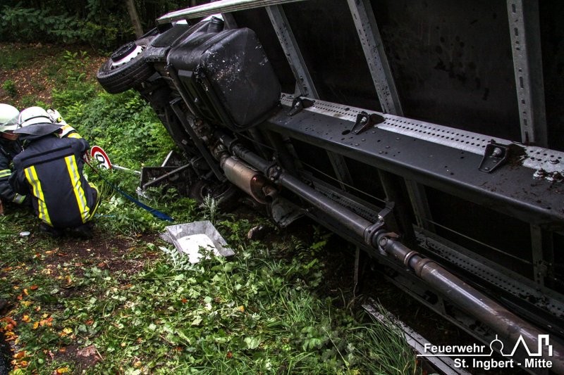 LKW umgestürzt, L244