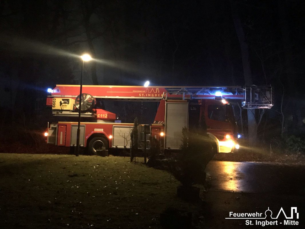 Person in Wohnung, Fliederstraße