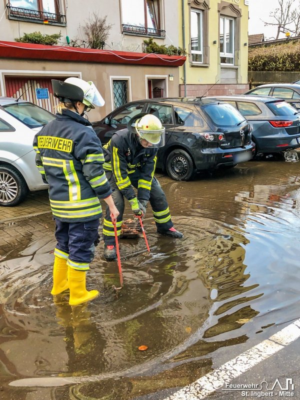 Fahrbahn überflutet, Seyenstraße