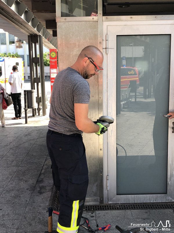 Person in Notlage, Busbahnhof