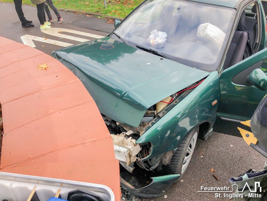 Auslaufende Betriebsstoffe nach VU, Heinrich-Laur-Straße