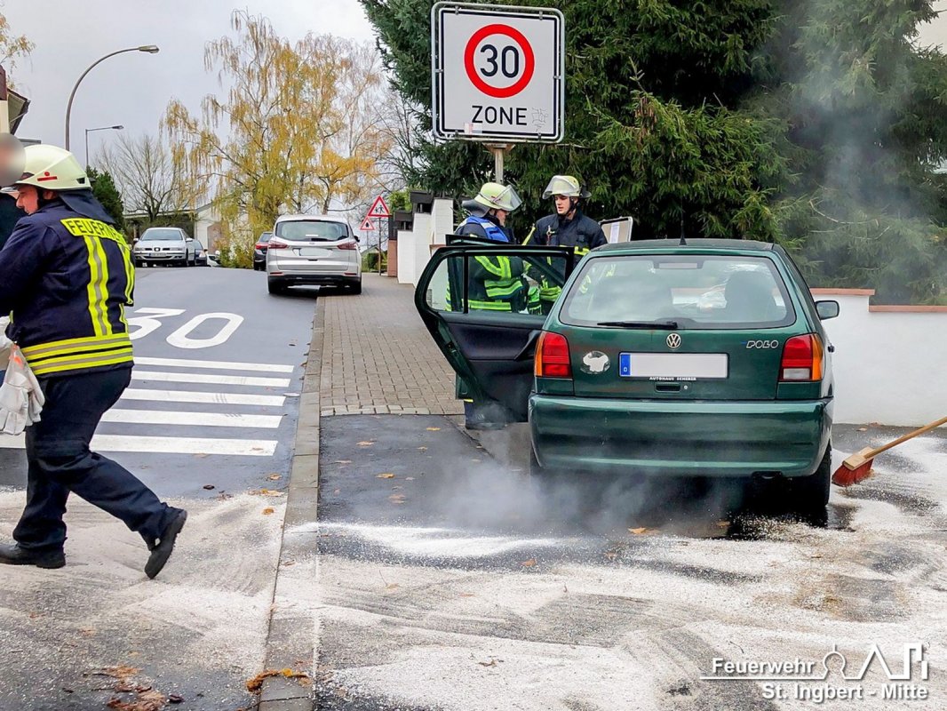 Auslaufende Betriebsstoffe nach VU, Heinrich-Laur-Straße